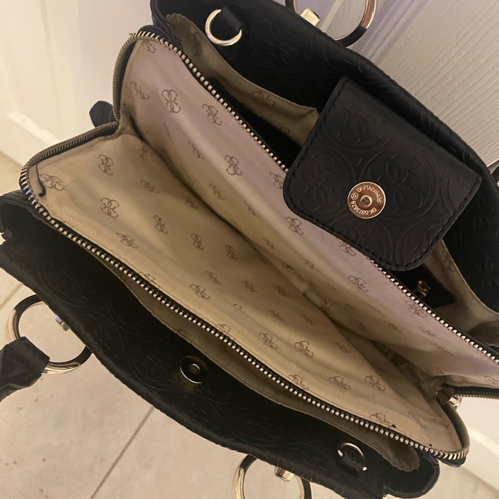 Guess purse - Picture 3 of 5